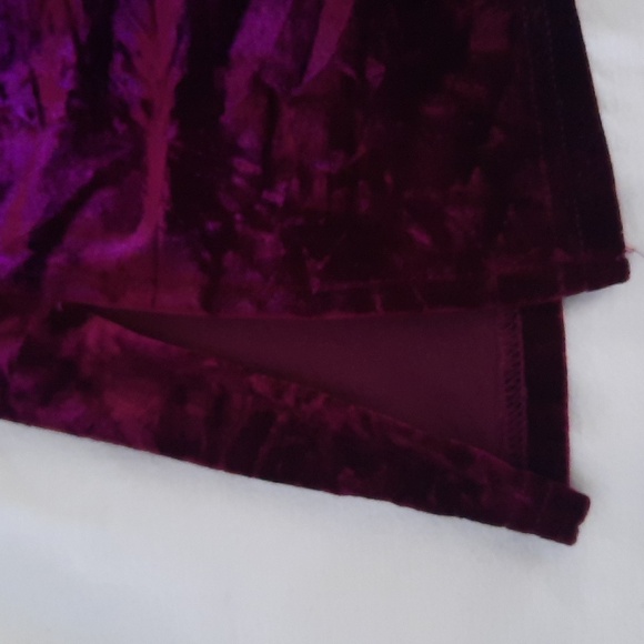 Vintage Addition Elle A/E Burgundy Peplum Long Sleeve Velour Laced Vee Neck Top - Picture 7 of 8